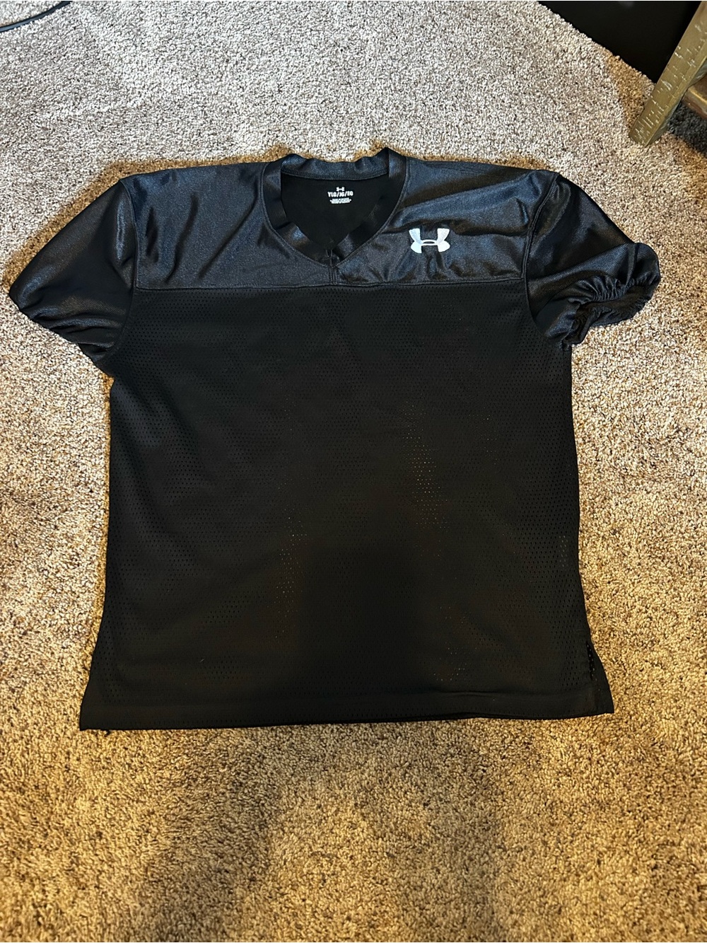 Under Armour Youth Large Black Performance V-Neck Football Jersey